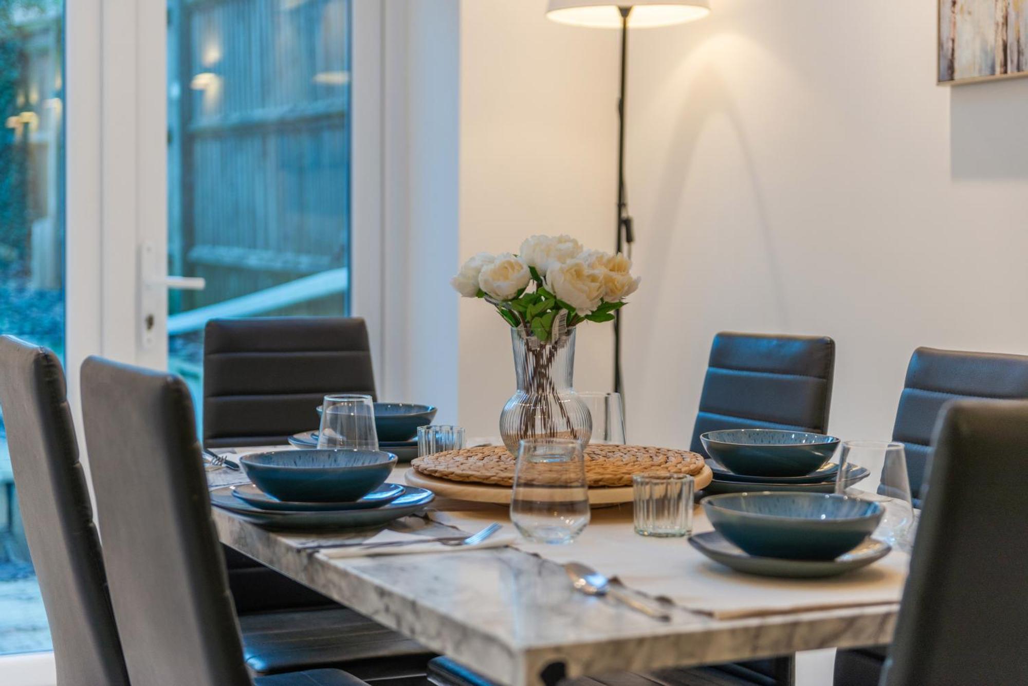 A Golden Haven Retreat In London Apartment Exterior photo